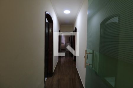 Casa à venda com 200m², 4 quartos e 4 vagasCorredor Interno