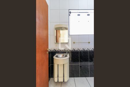Casa à venda com 223m², 3 quartos e 2 vagas Casa à venda com 223m², 3 quartos e 2 vagasBanheiro de serviço
