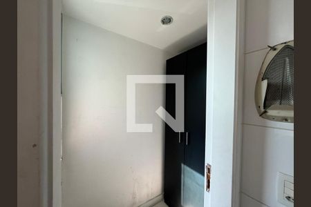 Apartamento à venda com 97m², 3 quartos e 2 vagas Apartamento à venda com 97m², 3 quartos e 2 vagasBanheiro de Serviço