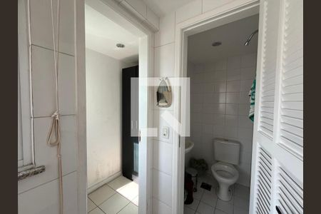 Apartamento à venda com 97m², 3 quartos e 2 vagas Apartamento à venda com 97m², 3 quartos e 2 vagasBanheiro de Serviço