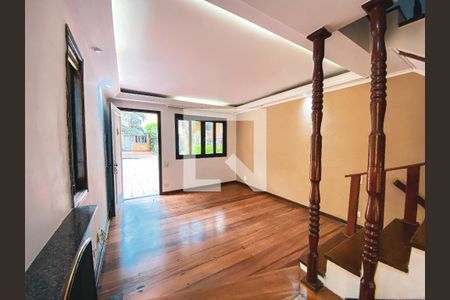 Sala de casa de condomínio para alugar com 3 quartos, 163m² em Jardim Lucia, São Paulo