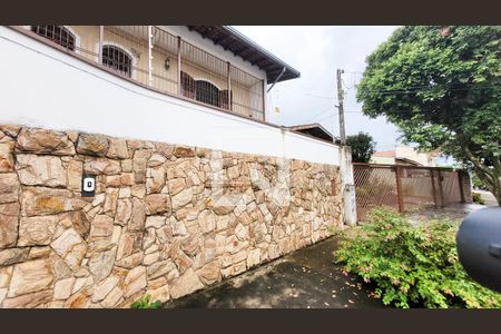 Casa à venda com 190m², 5 quartos e 3 vagas Casa à venda com 190m², 5 quartos e 3 vagasFachada