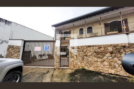 Casa à venda com 190m², 5 quartos e 3 vagas Casa à venda com 190m², 5 quartos e 3 vagasFachada