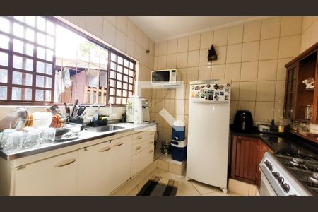 Casa à venda com 190m², 5 quartos e 3 vagas Casa à venda com 190m², 5 quartos e 3 vagasCozinha