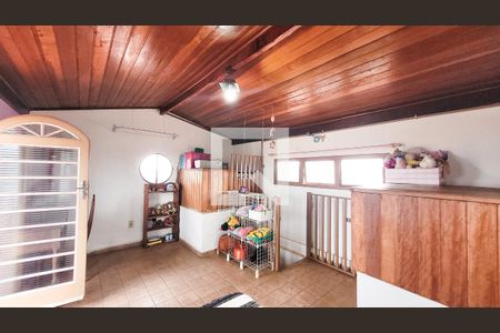 Casa à venda com 190m², 5 quartos e 3 vagas Casa à venda com 190m², 5 quartos e 3 vagasQuarto Terraço