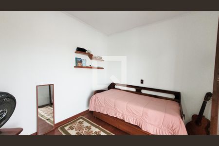 Casa à venda com 190m², 5 quartos e 3 vagas Casa à venda com 190m², 5 quartos e 3 vagasQuarto1