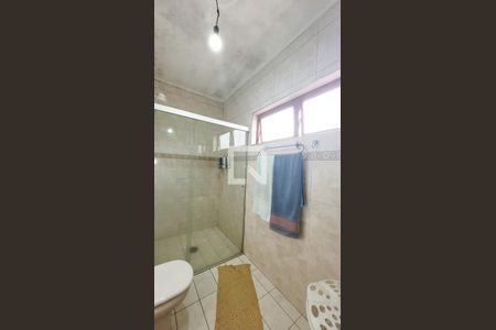 Casa à venda com 190m², 5 quartos e 3 vagas Casa à venda com 190m², 5 quartos e 3 vagasBanheiro da Suite