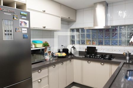Casa à venda com 212m², 3 quartos e 4 vagas Casa à venda com 212m², 3 quartos e 4 vagasCozinha
