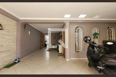 Casa à venda com 240m², 3 quartos e 3 vagas Casa à venda com 240m², 3 quartos e 3 vagasGaragem