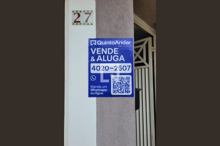 Casa à venda com 240m², 3 quartos e 3 vagas Casa à venda com 240m², 3 quartos e 3 vagasFachada