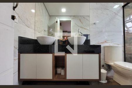 Casa à venda com 240m², 3 quartos e 3 vagas Casa à venda com 240m², 3 quartos e 3 vagasBanheiro da suíte