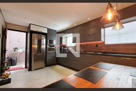 Casa à venda com 240m², 3 quartos e 3 vagas Casa à venda com 240m², 3 quartos e 3 vagasCozinha