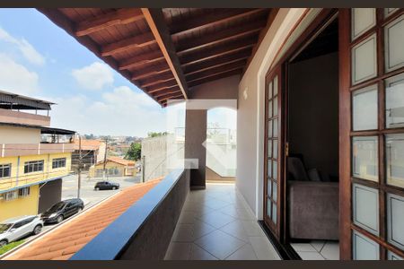 Casa à venda com 240m², 3 quartos e 3 vagas Casa à venda com 240m², 3 quartos e 3 vagasSacada