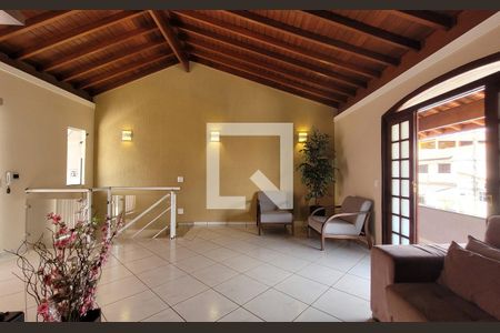 Casa à venda com 240m², 3 quartos e 3 vagas Casa à venda com 240m², 3 quartos e 3 vagasSala - Cobertura