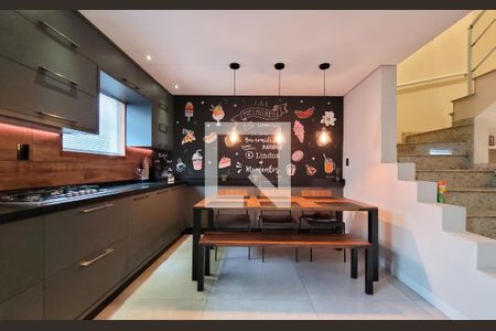 Casa à venda com 240m², 3 quartos e 3 vagas Casa à venda com 240m², 3 quartos e 3 vagasCozinha