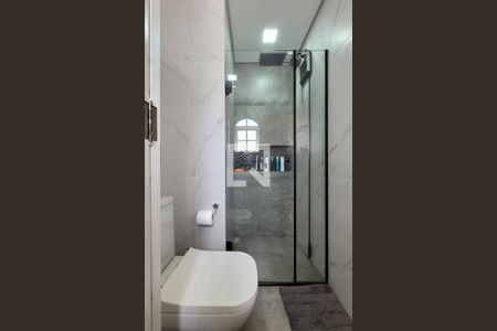 Casa à venda com 240m², 3 quartos e 3 vagas Casa à venda com 240m², 3 quartos e 3 vagasBanheiro