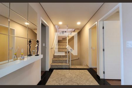 Casa à venda com 240m², 3 quartos e 3 vagas Casa à venda com 240m², 3 quartos e 3 vagasCorredor