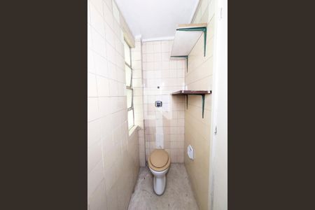 Apartamento à venda com 60m², 3 quartos e sem vaga Apartamento à venda com 60m², 3 quartos e sem vagaBanheiro de Serviço