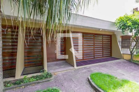 Casa à venda com 598m², 5 quartos e 4 vagasVista da Rua