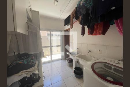 Casa de condomínio à venda com 330m², 3 quartos e 4 vagasÁrea de Serviço