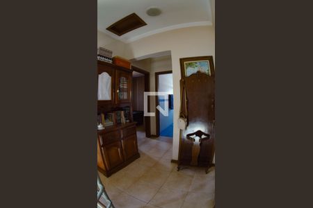 Casa de condomínio à venda com 330m², 3 quartos e 4 vagasEscada