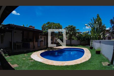 Casa de condomínio à venda com 330m², 3 quartos e 4 vagasPiscina