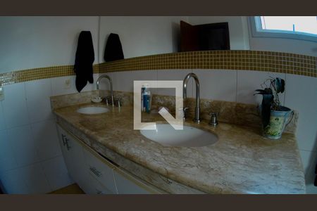 Casa de condomínio à venda com 330m², 3 quartos e 4 vagasSuíte 1