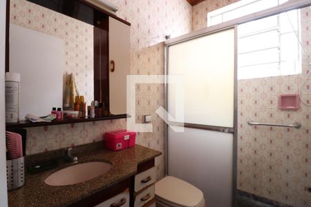 Casa à venda com 220m², 3 quartos e 1 vagaBanheiro 2