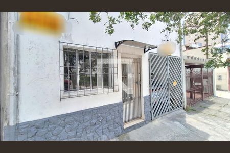 Casa à venda com 220m², 3 quartos e 1 vaga Casa à venda com 220m², 3 quartos e 1 vagaFachada