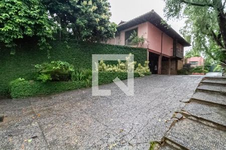 Casa à venda com 2342m², 4 quartos e 9 vagas Casa à venda com 2342m², 4 quartos e 9 vagasEntrada