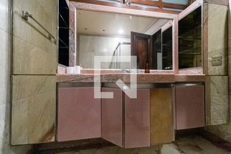 Casa à venda com 2342m², 4 quartos e 9 vagas Casa à venda com 2342m², 4 quartos e 9 vagasBanheiro da suíte 3