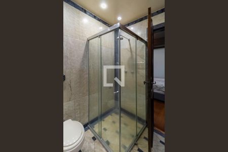 Casa à venda com 2342m², 4 quartos e 9 vagas Casa à venda com 2342m², 4 quartos e 9 vagasBanheiro da suíte 1