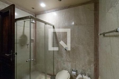 Casa à venda com 2342m², 4 quartos e 9 vagas Casa à venda com 2342m², 4 quartos e 9 vagasBanheiro da suíte 3