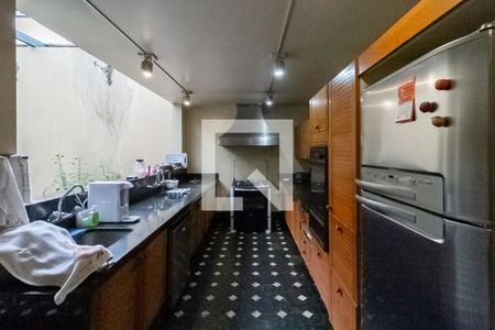 Casa à venda com 2342m², 4 quartos e 9 vagas Casa à venda com 2342m², 4 quartos e 9 vagasCozinha