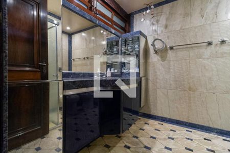 Casa à venda com 2342m², 4 quartos e 9 vagas Casa à venda com 2342m², 4 quartos e 9 vagasBanheiro da suíte 1