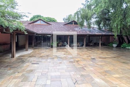 Casa à venda com 2342m², 4 quartos e 9 vagas Casa à venda com 2342m², 4 quartos e 9 vagasQuintal