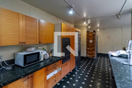 Casa à venda com 2342m², 4 quartos e 9 vagas Casa à venda com 2342m², 4 quartos e 9 vagasCozinha