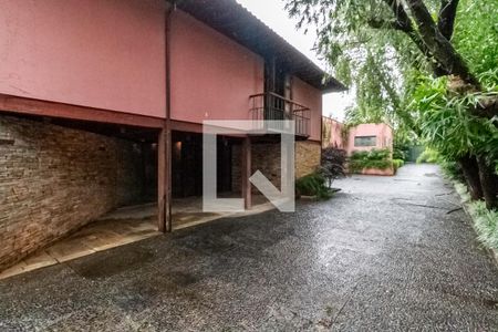 Casa à venda com 2342m², 4 quartos e 9 vagas Casa à venda com 2342m², 4 quartos e 9 vagasEntrada