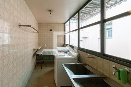 Casa à venda com 2342m², 4 quartos e 9 vagas Casa à venda com 2342m², 4 quartos e 9 vagasÁrea de serviço