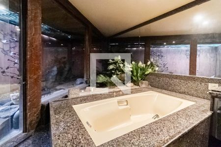 Casa à venda com 2342m², 4 quartos e 9 vagas Casa à venda com 2342m², 4 quartos e 9 vagasBanheiro da suíte 2