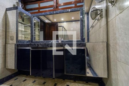 Casa à venda com 2342m², 4 quartos e 9 vagas Casa à venda com 2342m², 4 quartos e 9 vagasBanheiro da suíte 1