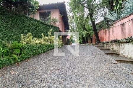 Casa à venda com 2342m², 4 quartos e 9 vagas Casa à venda com 2342m², 4 quartos e 9 vagasEntrada