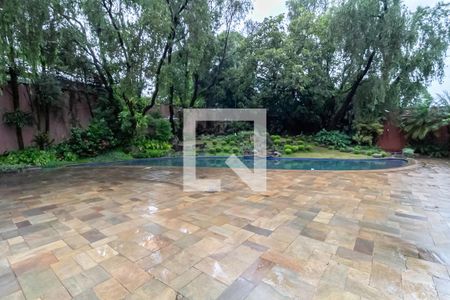 Casa à venda com 2342m², 4 quartos e 9 vagas Casa à venda com 2342m², 4 quartos e 9 vagasQuintal