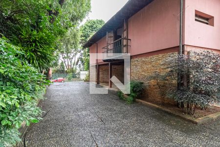 Casa à venda com 2342m², 4 quartos e 9 vagas Casa à venda com 2342m², 4 quartos e 9 vagasEntrada