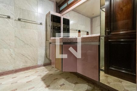 Casa à venda com 2342m², 4 quartos e 9 vagas Casa à venda com 2342m², 4 quartos e 9 vagasBanheiro da suíte 3