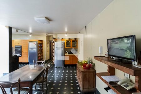 Casa à venda com 2342m², 4 quartos e 9 vagas Casa à venda com 2342m², 4 quartos e 9 vagasCopa