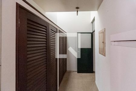 Casa à venda com 2342m², 4 quartos e 9 vagas Casa à venda com 2342m², 4 quartos e 9 vagasÁrea de serviço