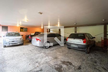 Casa à venda com 2342m², 4 quartos e 9 vagas Casa à venda com 2342m², 4 quartos e 9 vagasGaragem