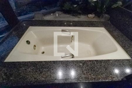 Casa à venda com 2342m², 4 quartos e 9 vagas Casa à venda com 2342m², 4 quartos e 9 vagasBanheiro da suíte 2