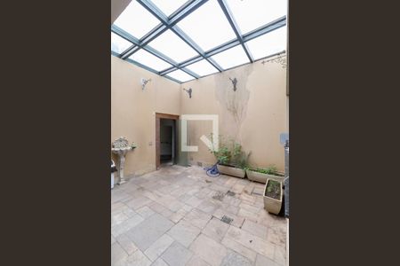 Casa à venda com 2342m², 4 quartos e 9 vagas Casa à venda com 2342m², 4 quartos e 9 vagasVaranda